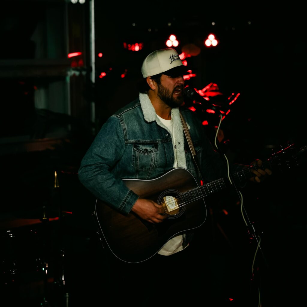 LIVE MUSIC LIVE MUSIC